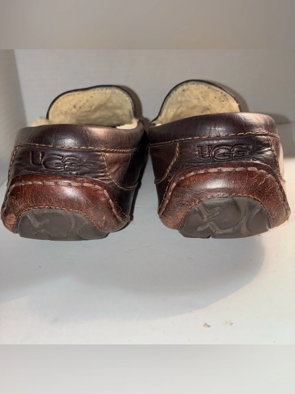 UGG Men's 9 Dark Brown Leather Slip-On Moccasin with Shearling Lining Shoes